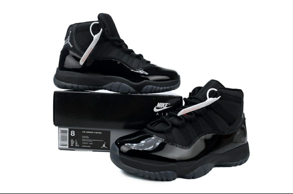 NIKE AIR JORDAN 11 RETRO CAP & GOWN