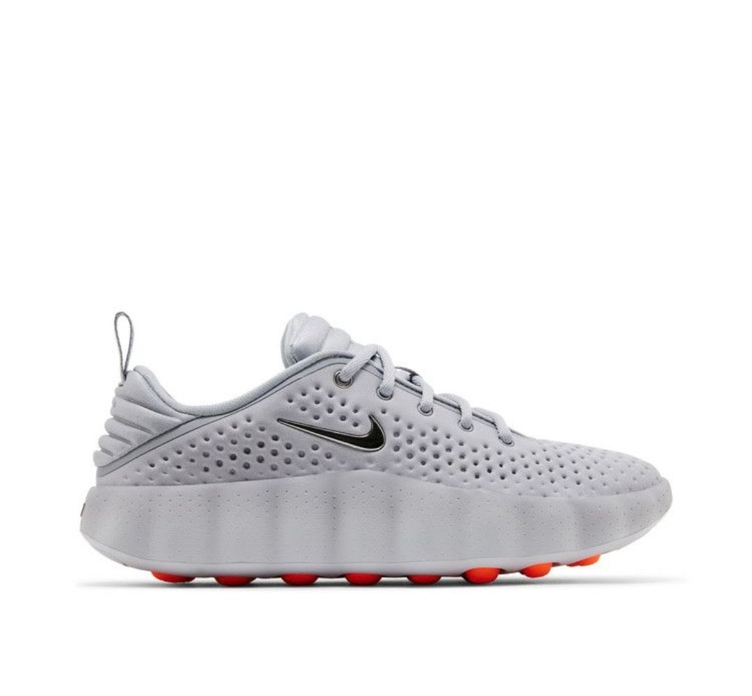 NIKE MIND 002 SNEAKER
