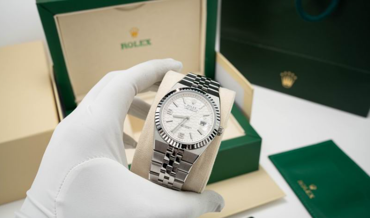 ROLEX DATEJUST IN STAINLESS STEEL